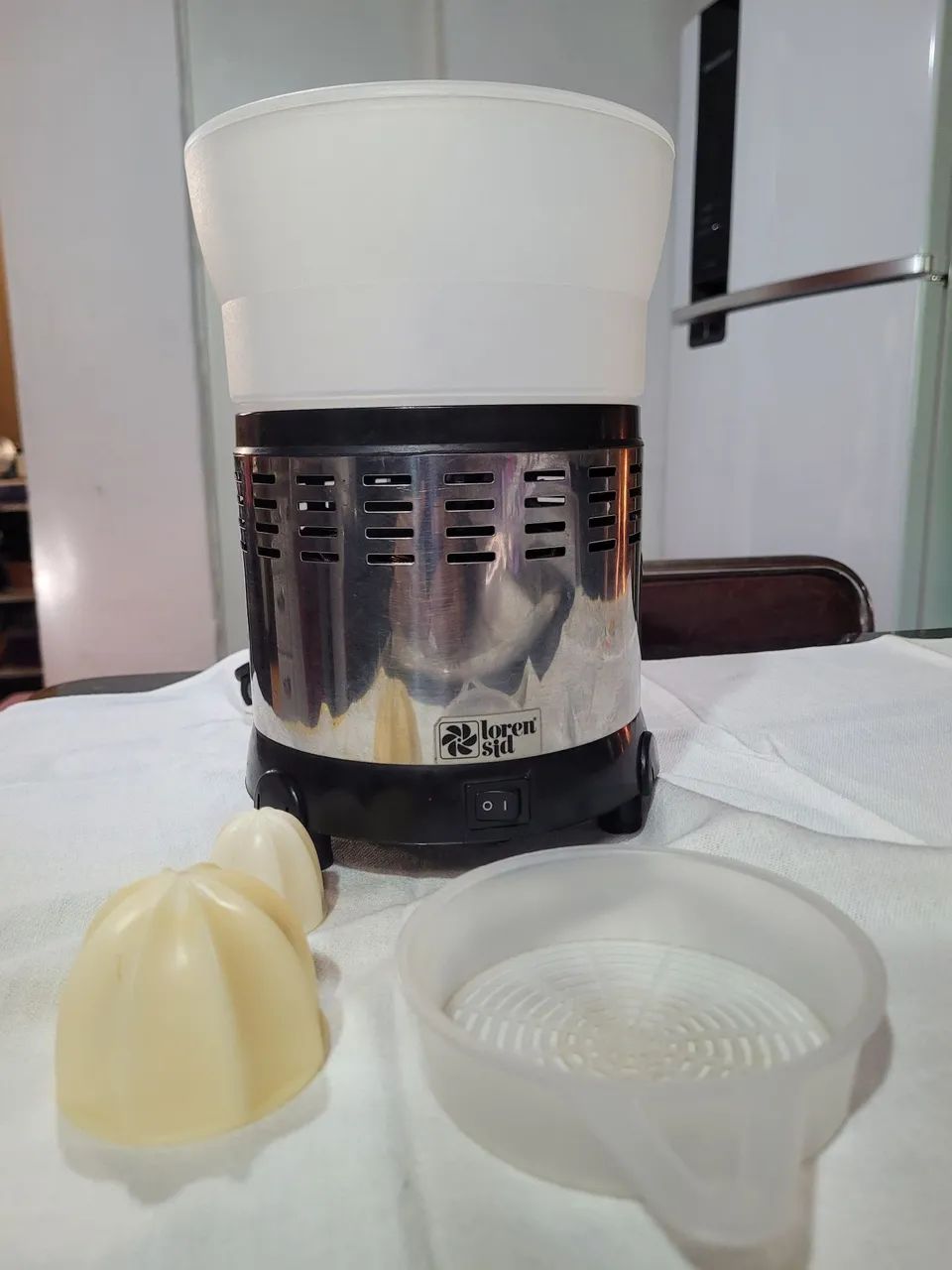 Espremedor de frutas Loren Sid 200W