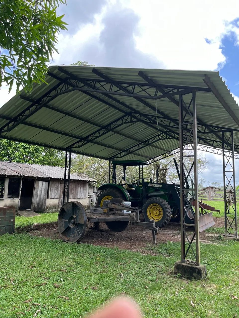 Trator Agrícola John Deere com Frontal 5078E (2018) com1696 horas  - Foto 5