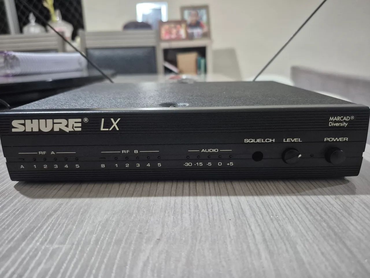 Shure LX4 - Receptor de Microfone Sem Fio - Foto 4