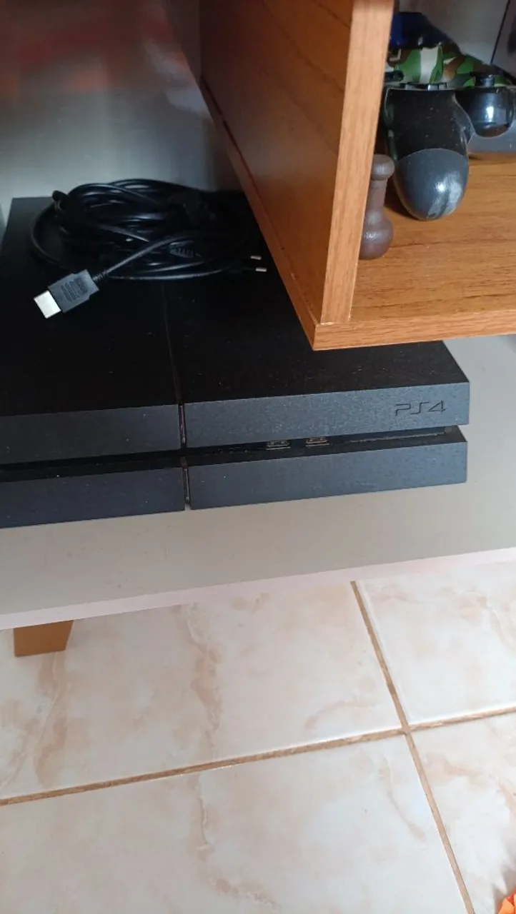 PlayStation 4 (PS4) - Console em Ótimo Estado
