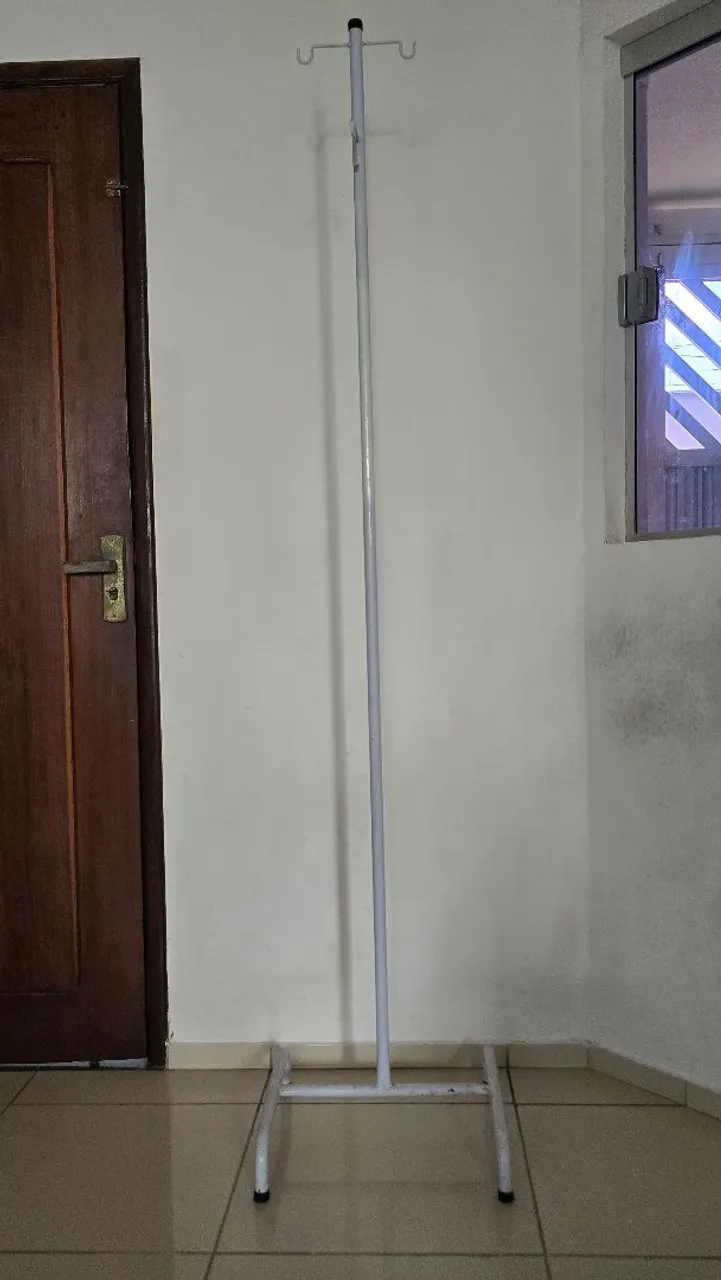 Suporte para soro/medicamentos para uso hospitalar