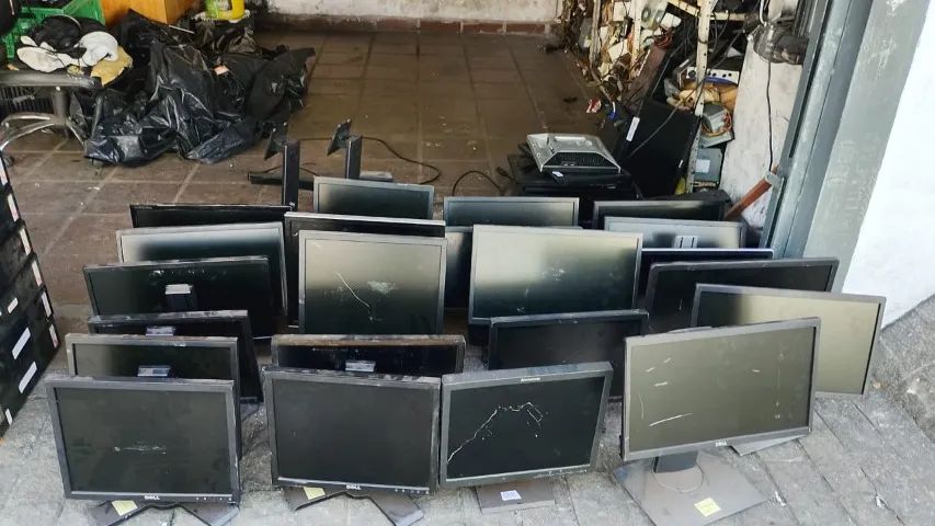 Monitores ligando 17"