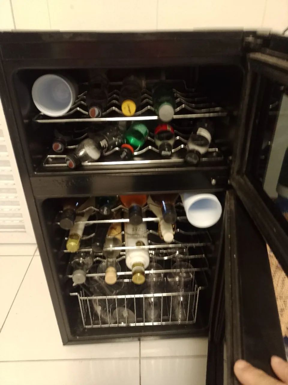 Adega Eletrolux 25 garrafas . Tem que poro gás  - Foto 3