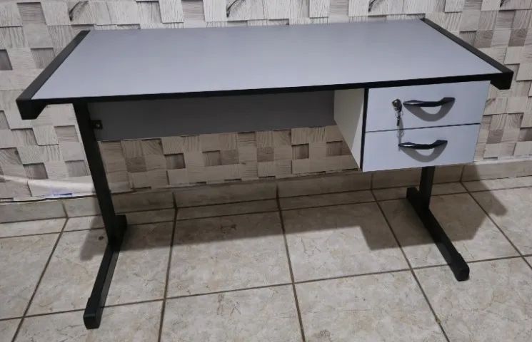 Mesa Reta c/ Gavetas para Escritório Entrego