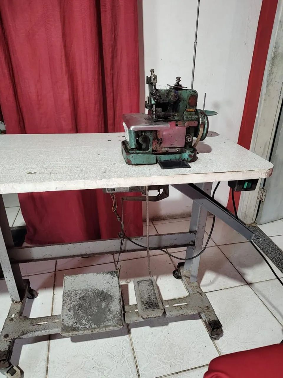 Máquina de costura overloque 64840837554307120