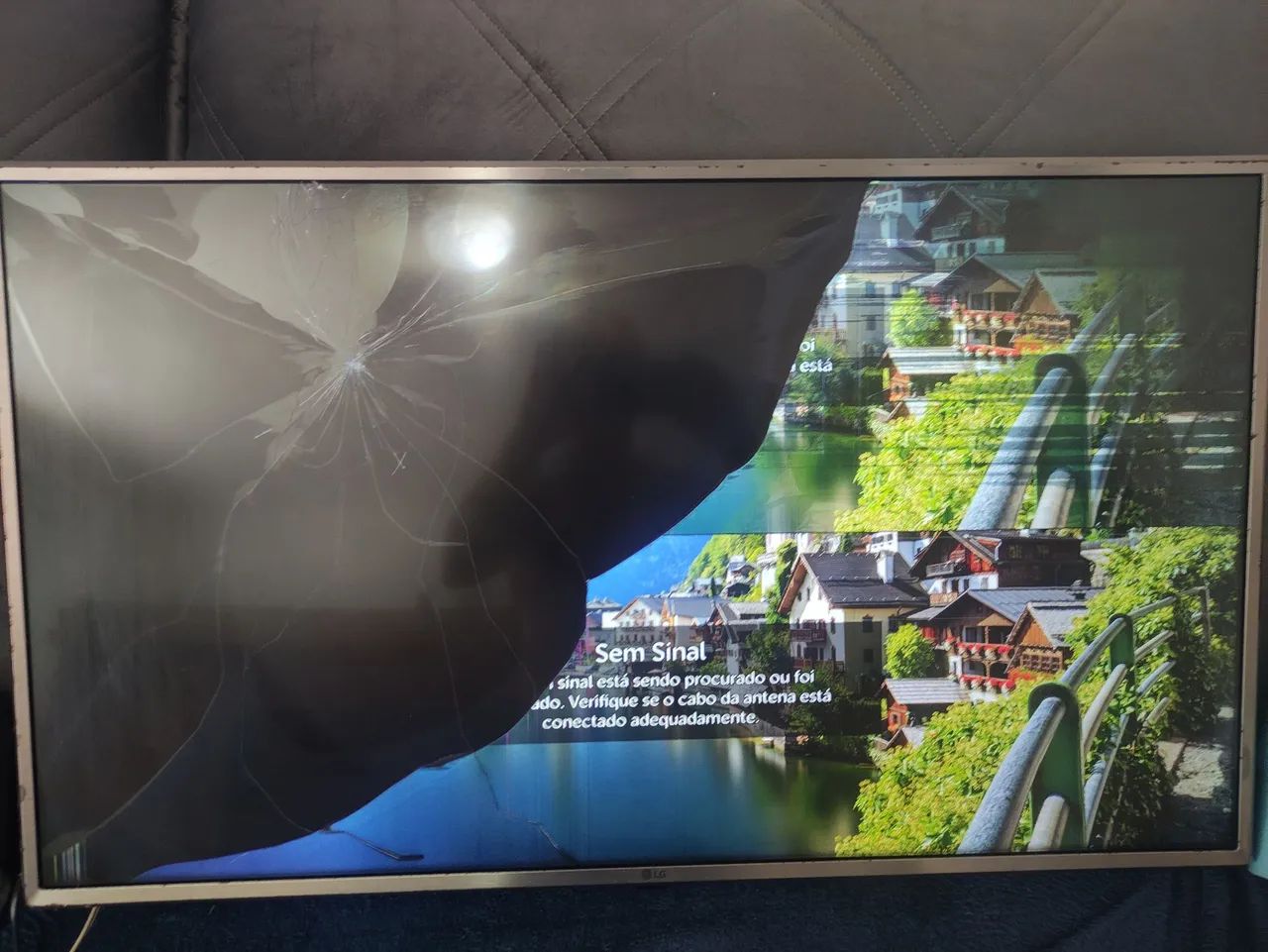 TV LG 43 polegadas com tela quebrada