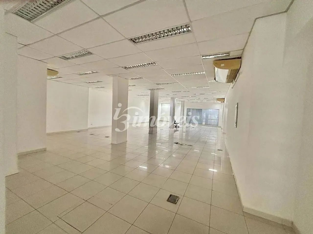 Sala Comercial para Locação Anual, 315m² privativos, no Centro de Itajaí-SC