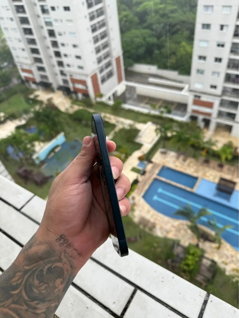 IPHONE 13 256GB não troco!