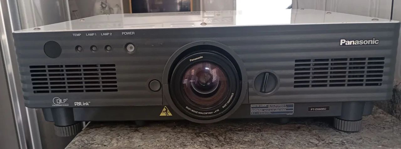 Projetor Panasonic PT - 5600U com detalhes. - Foto 3