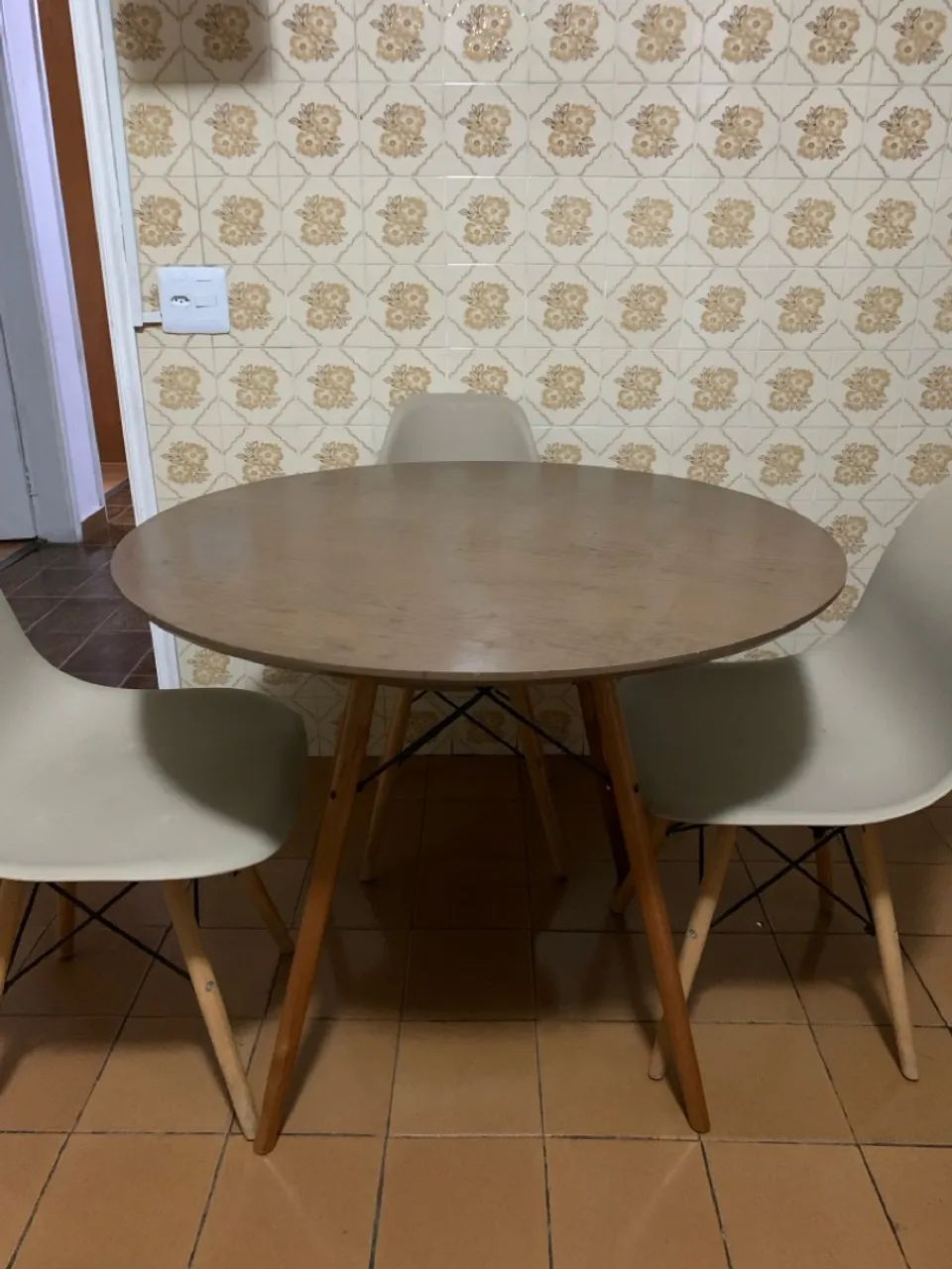 Mesa de Jantar com 4 Cadeiras - Foto 3
