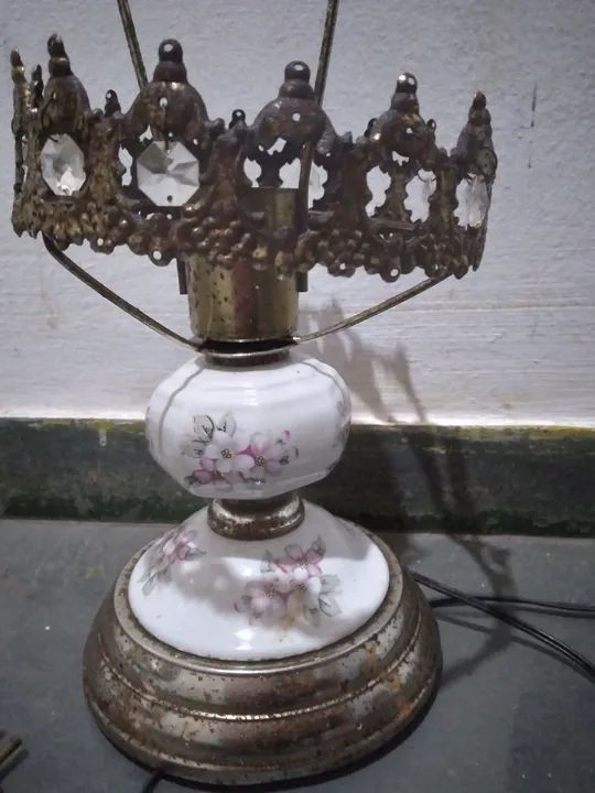 Abajur de porcelana antigo 
