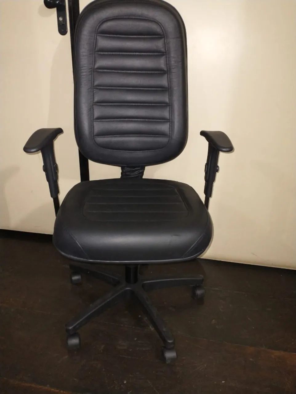 Cadeira presidente Gomada - Foto 2