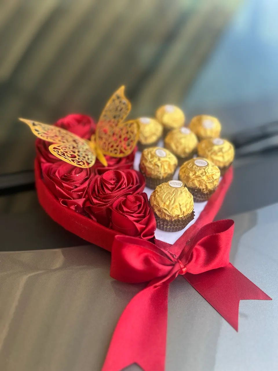Box de Flores e Rosas e Ferrero Rocher 