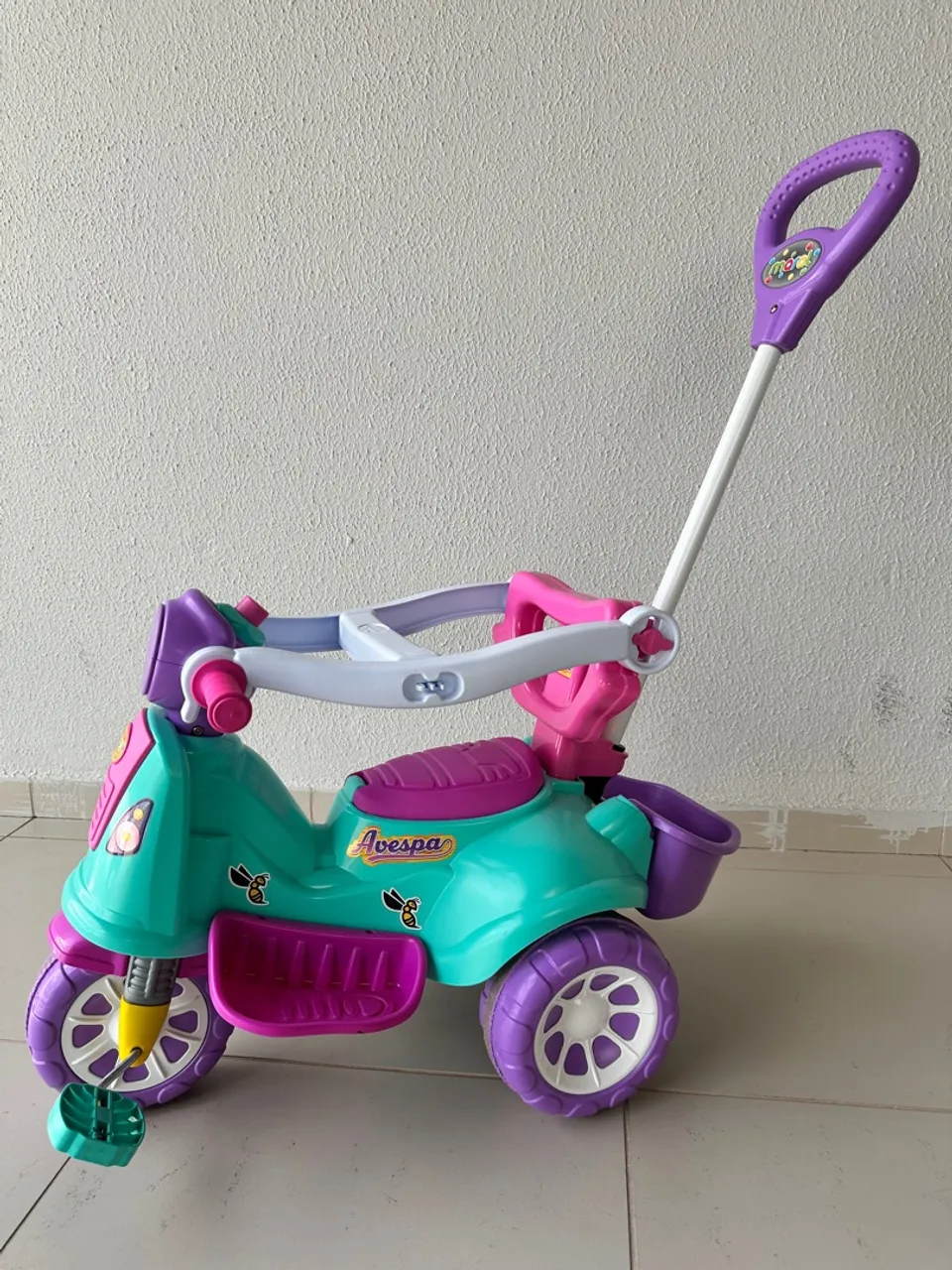 Triciclo Infantil Avespa - Diversão Garantida!