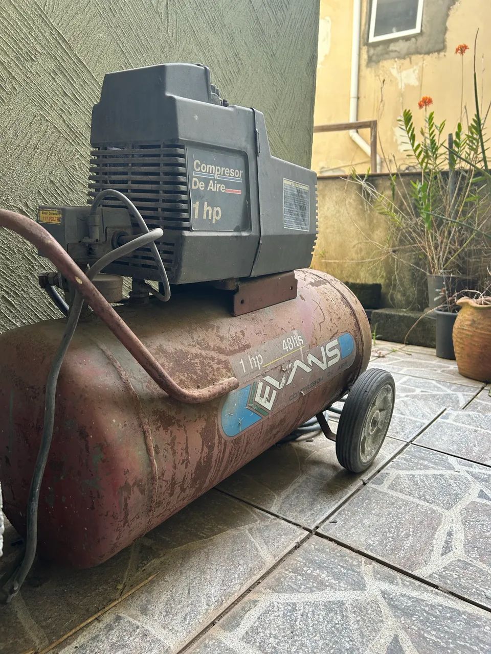 Compressor de ar portátil Evans Usado  - Foto 2