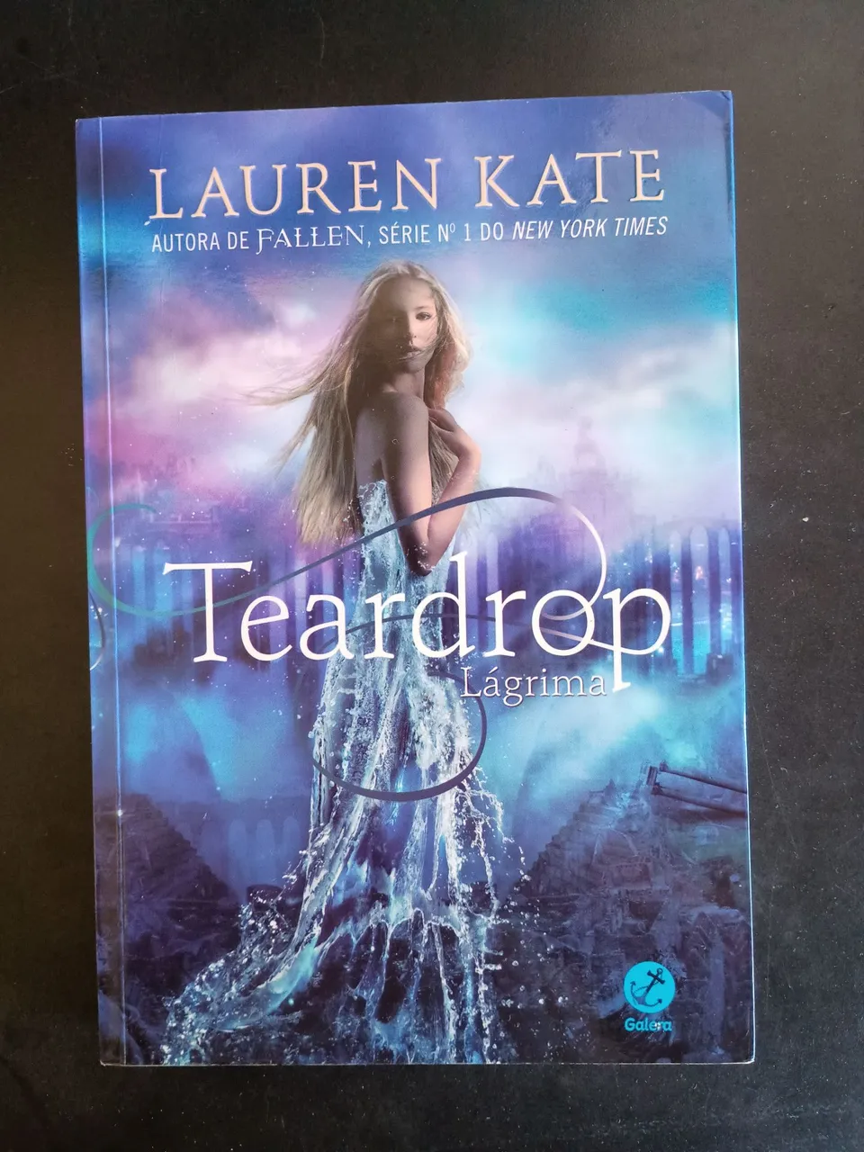 Livro teardrop lágrima da Lauren Kate