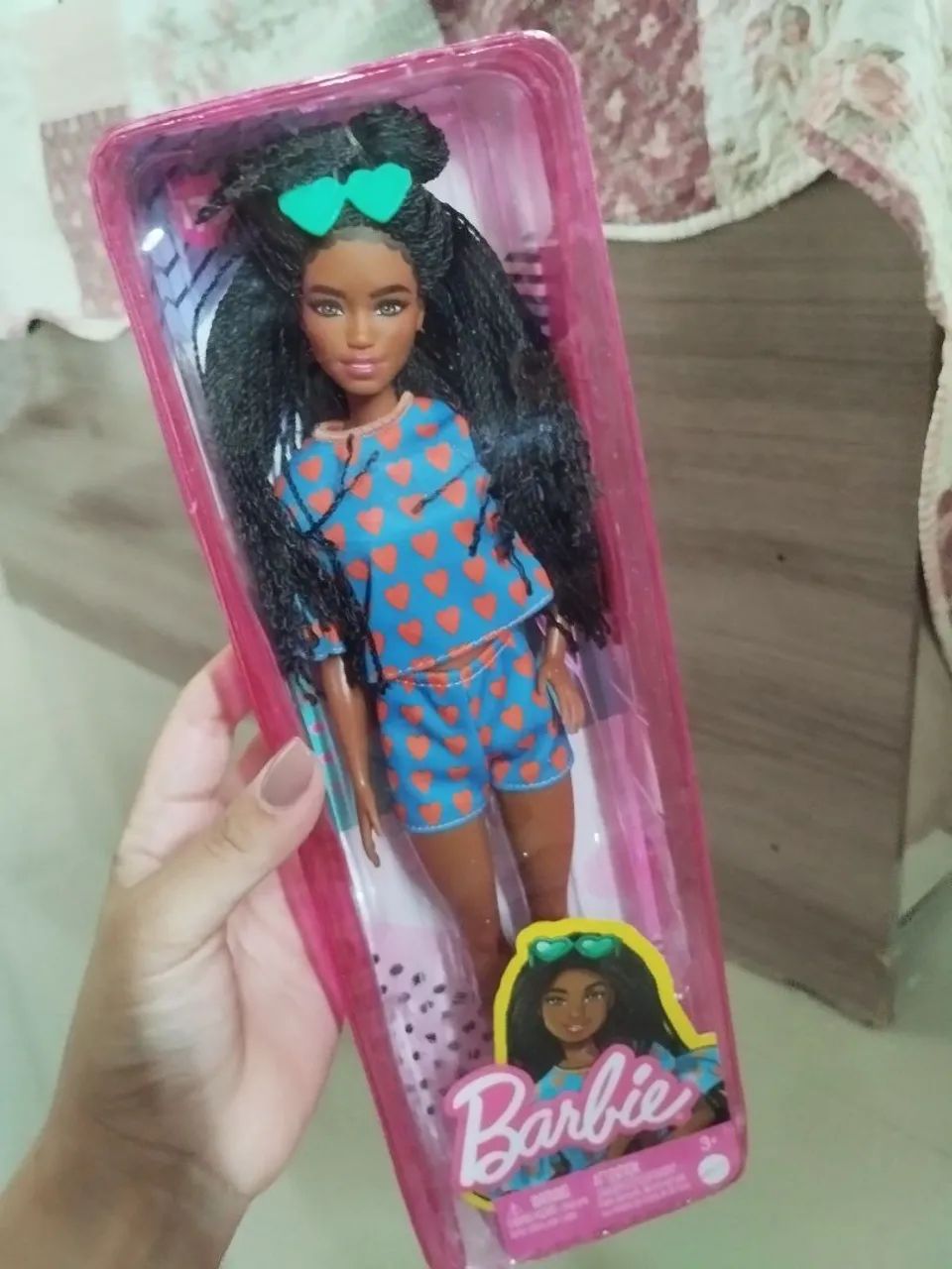 Barbie com tranças e óculos de sol - Foto 2