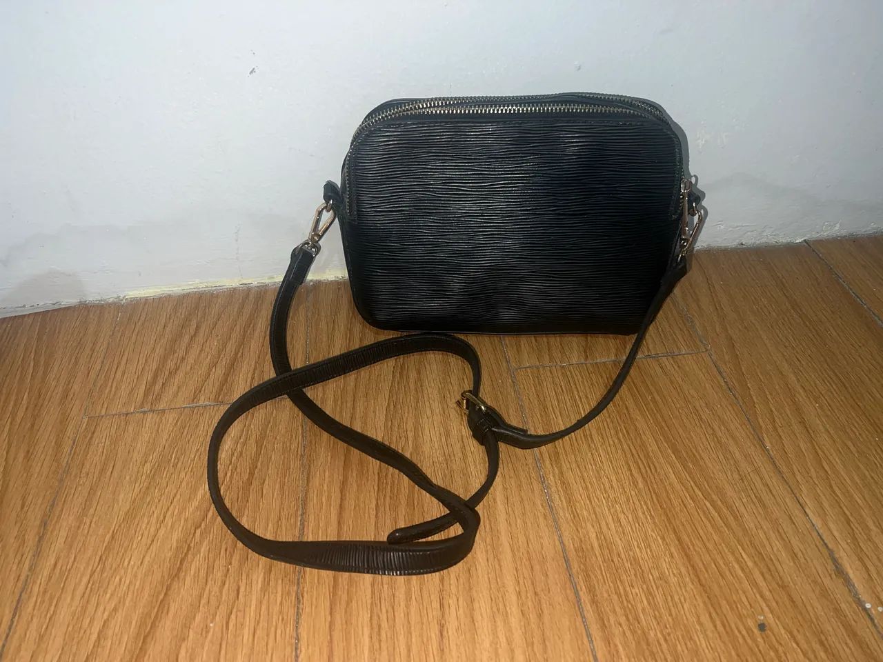bolsa preta usada, mas em ótimo estado  - Foto 2