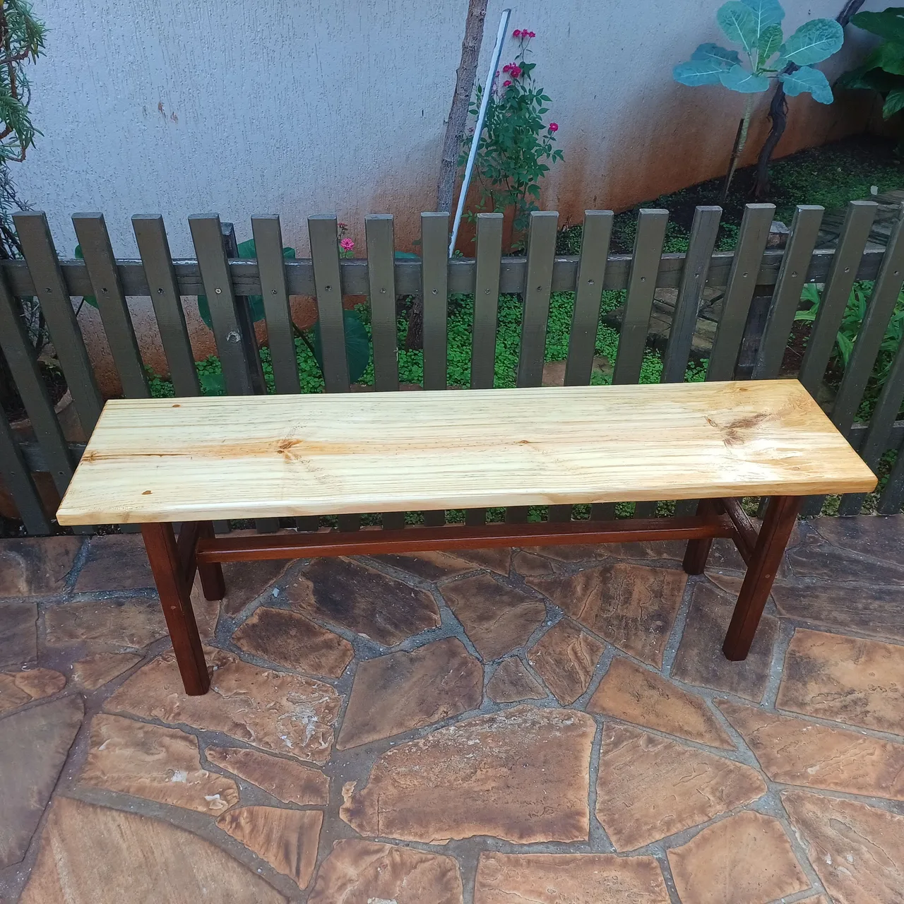 Banco de madeira rústico 1,20 m artesanal pinus e cedro