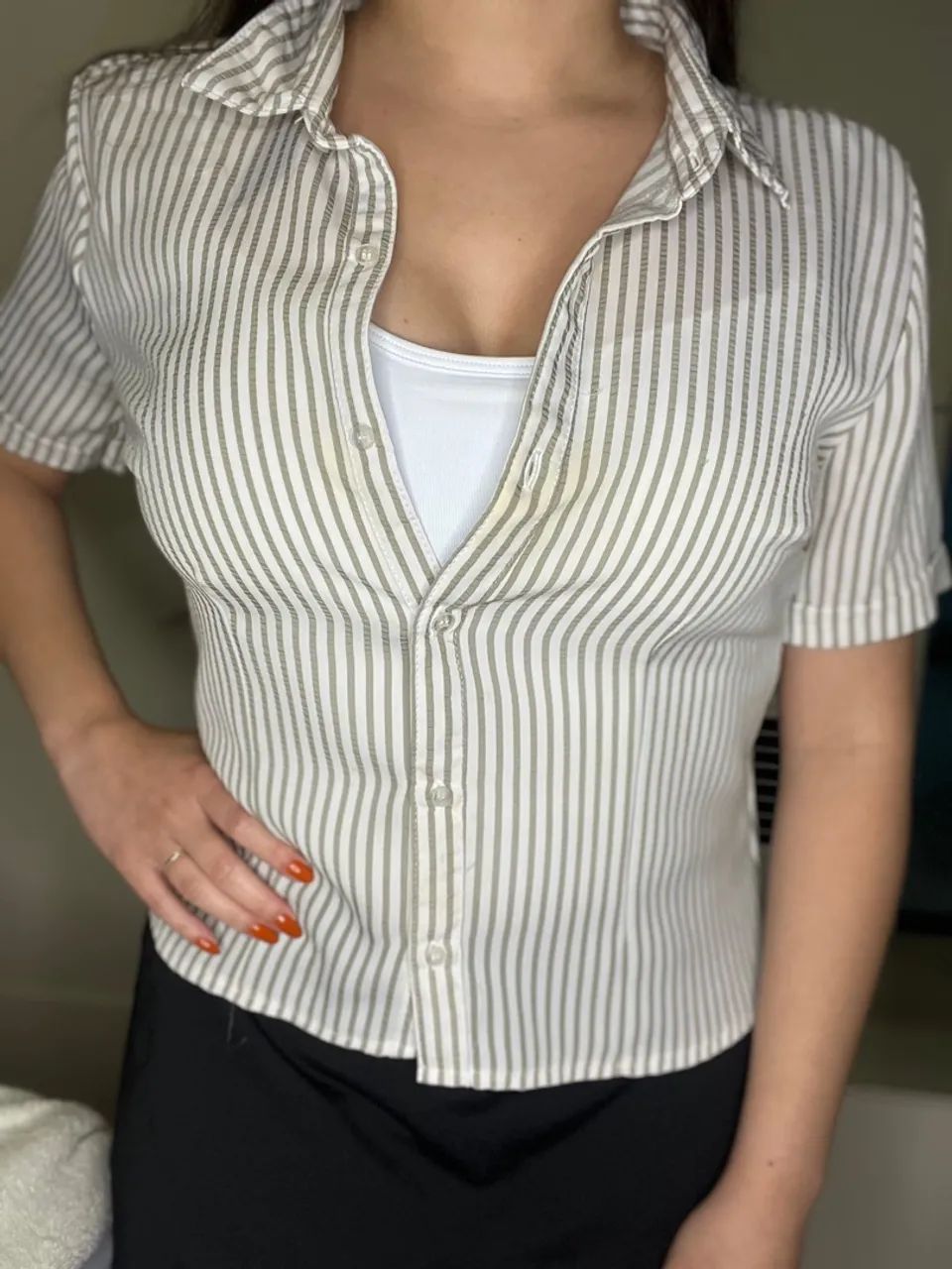 Camisa listrada feminina Bege com Branco P - Foto 2