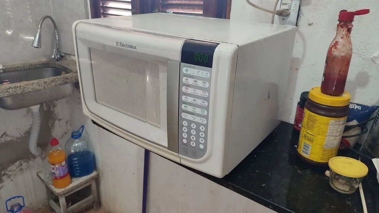 Vendo microondas Electrolux 30 litros - Foto 3