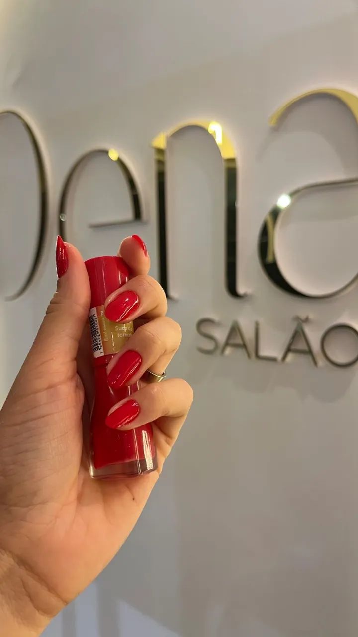 Precisa-se de manicure 