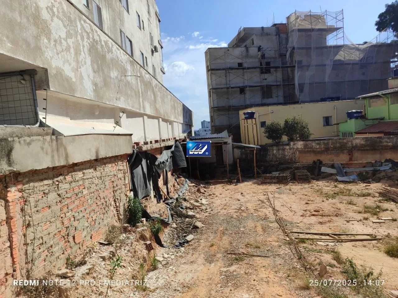 Lote com projeto aprovado com aptos e lojas - Foto 3
