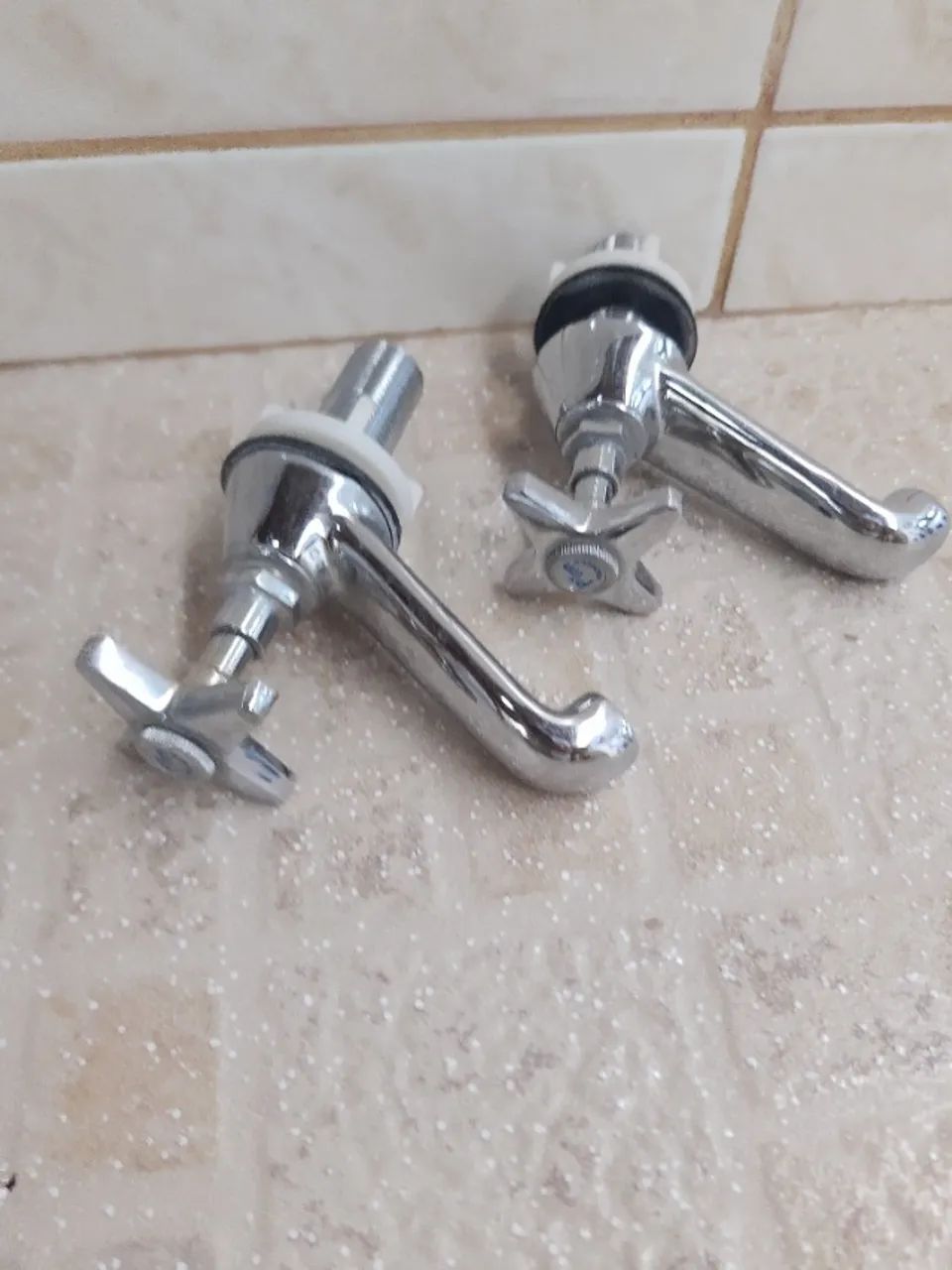 Kit com 2 torneiras de lavabo - Foto 2