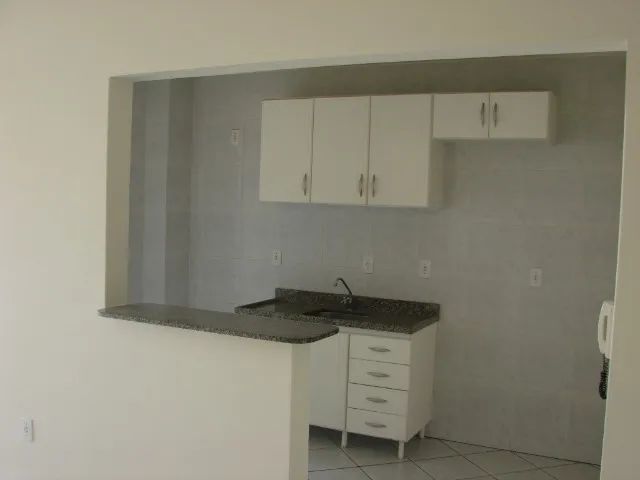 Ótimo apartamento com 2 quartos, garagem e elevador - Bairro: Dehon - Tubarão/SC - Foto 4