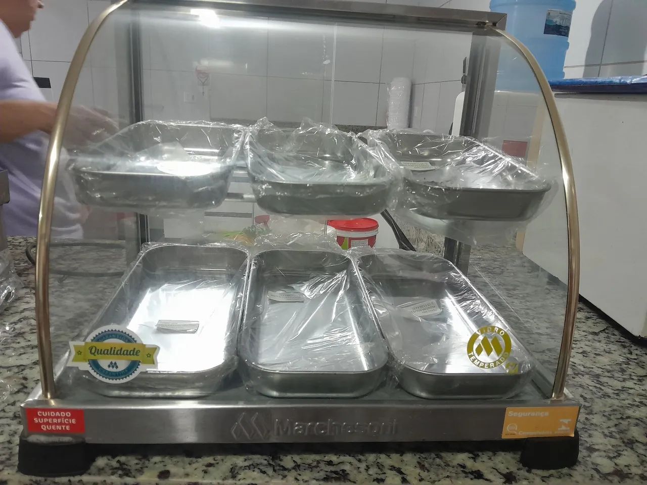 Vende-se expositor de salgados com 6 bandejas