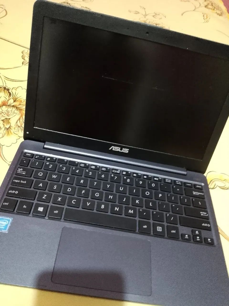 Notebook Asus usado bom vem com carregador  - Foto 2