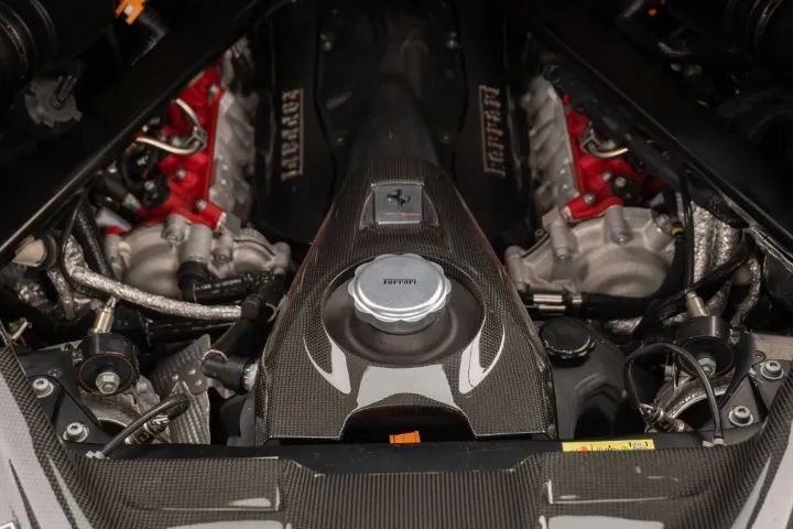 Ferrari SF 90 STRADALE 4.0 V8 Bi-Turbo (Híbrido), foto 18 de 18