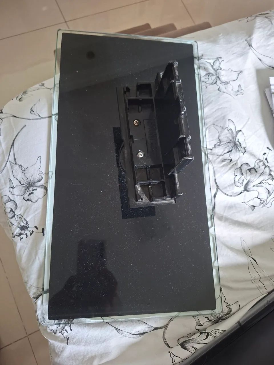 Tv LCD sanssung 32 polegadas funciona , mas apareceu uma listas nelas como ta no video - Foto 4