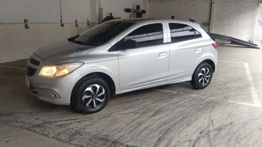 Chevrolet Onix ONIX HATCH Joy 1.0 8V Flex 5p Mec. 2017
