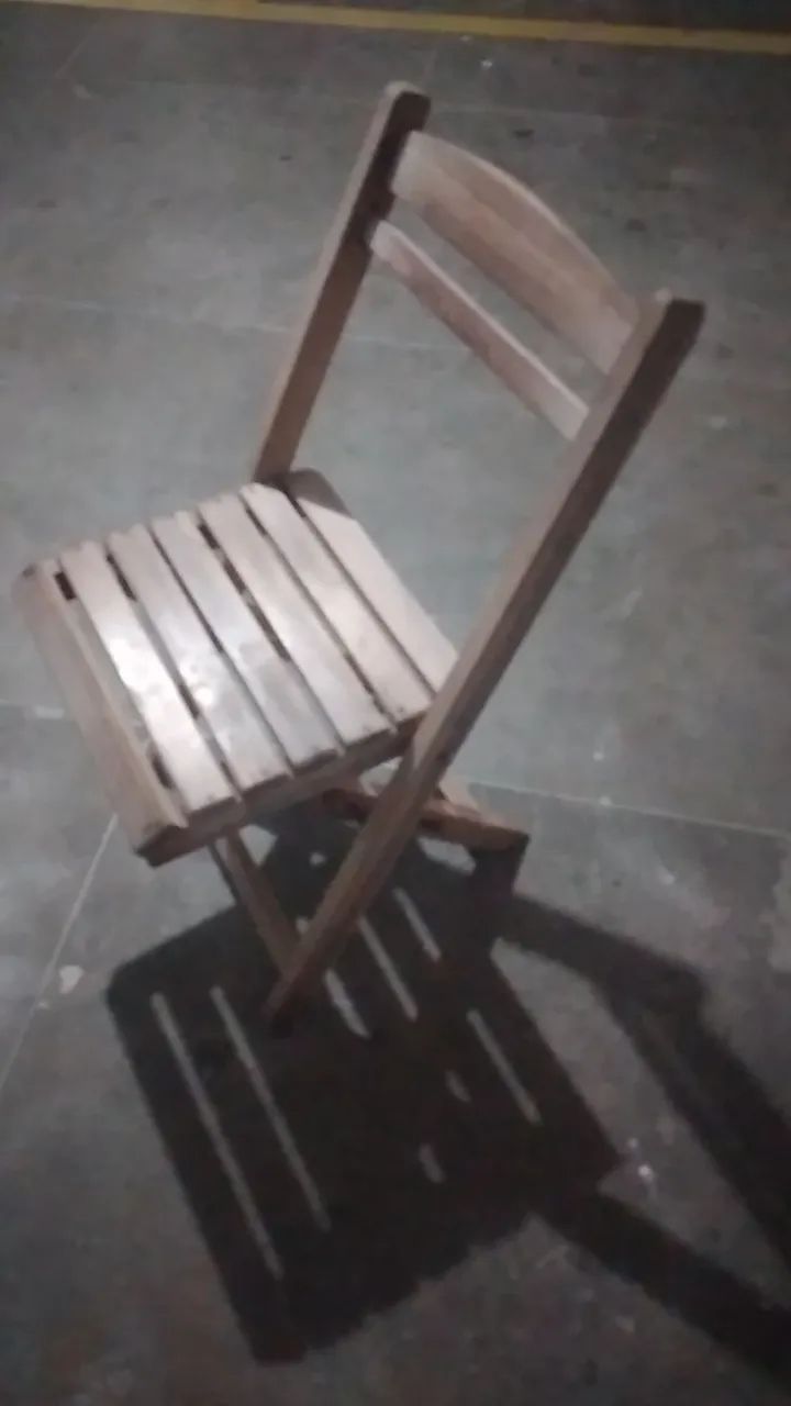 Conjunto de 3 cadeiras com 1 mesa em madeira para bar - Foto 3