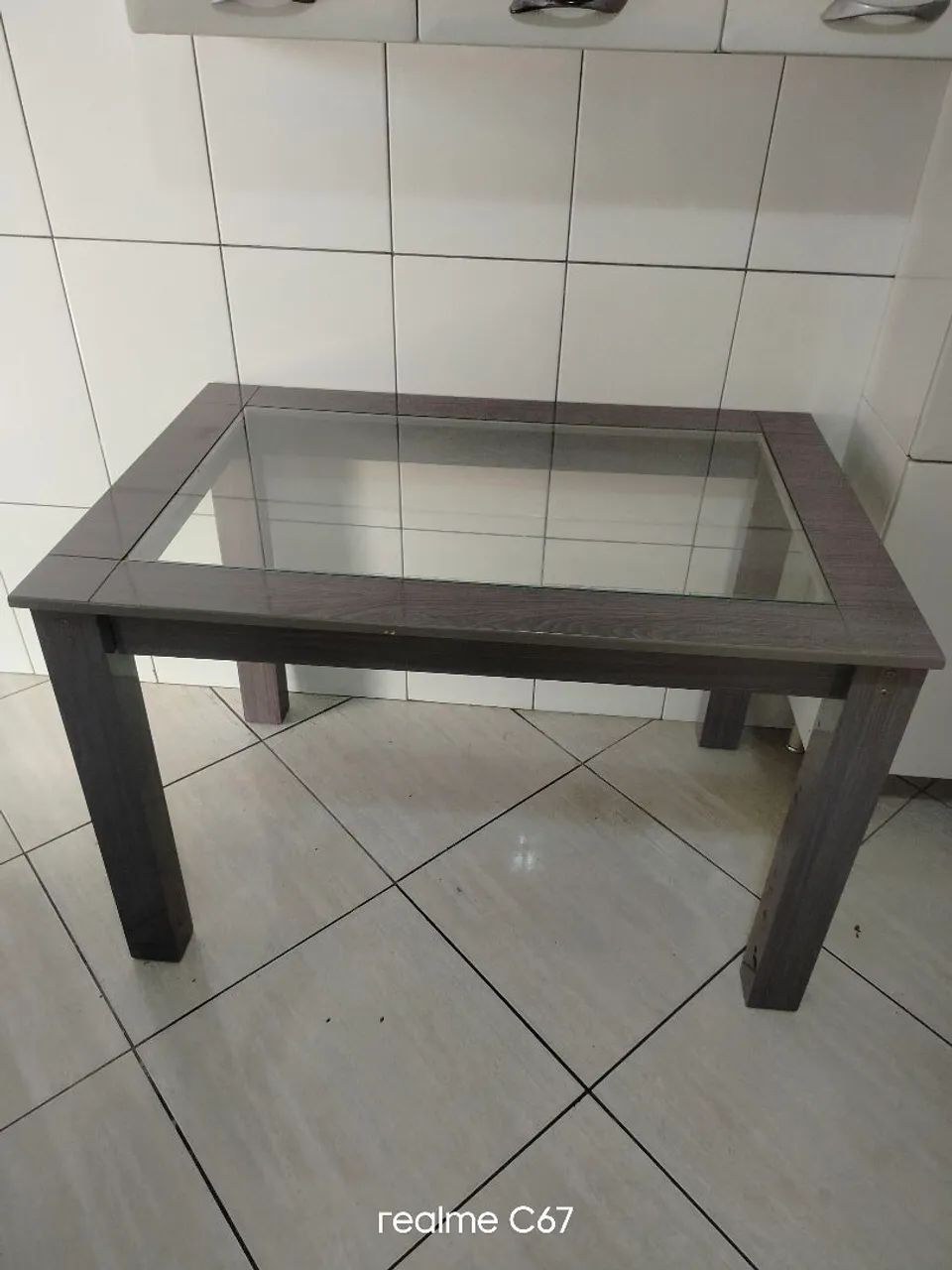 Mesa pes de madeira com tampo de vidro 