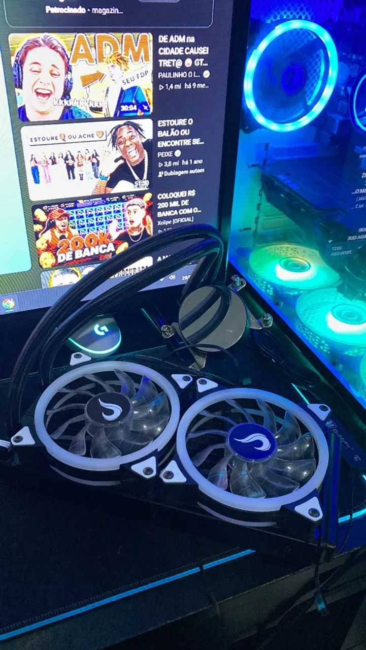 water cooler Cooler Master de 240 mm, com duas ventoinhas e iluminação RGB.