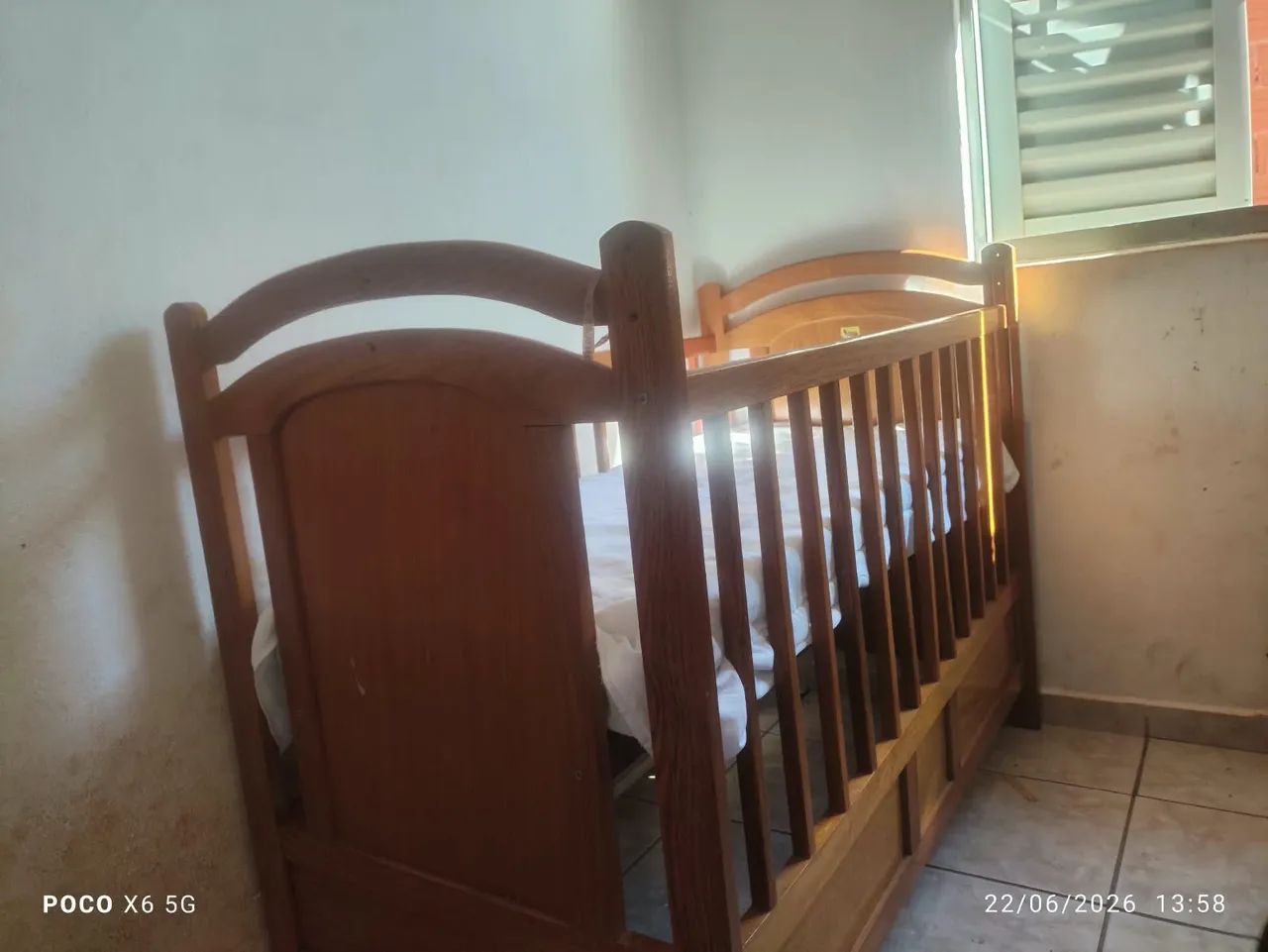 Vendo berço de madeira 280$ - Foto 5