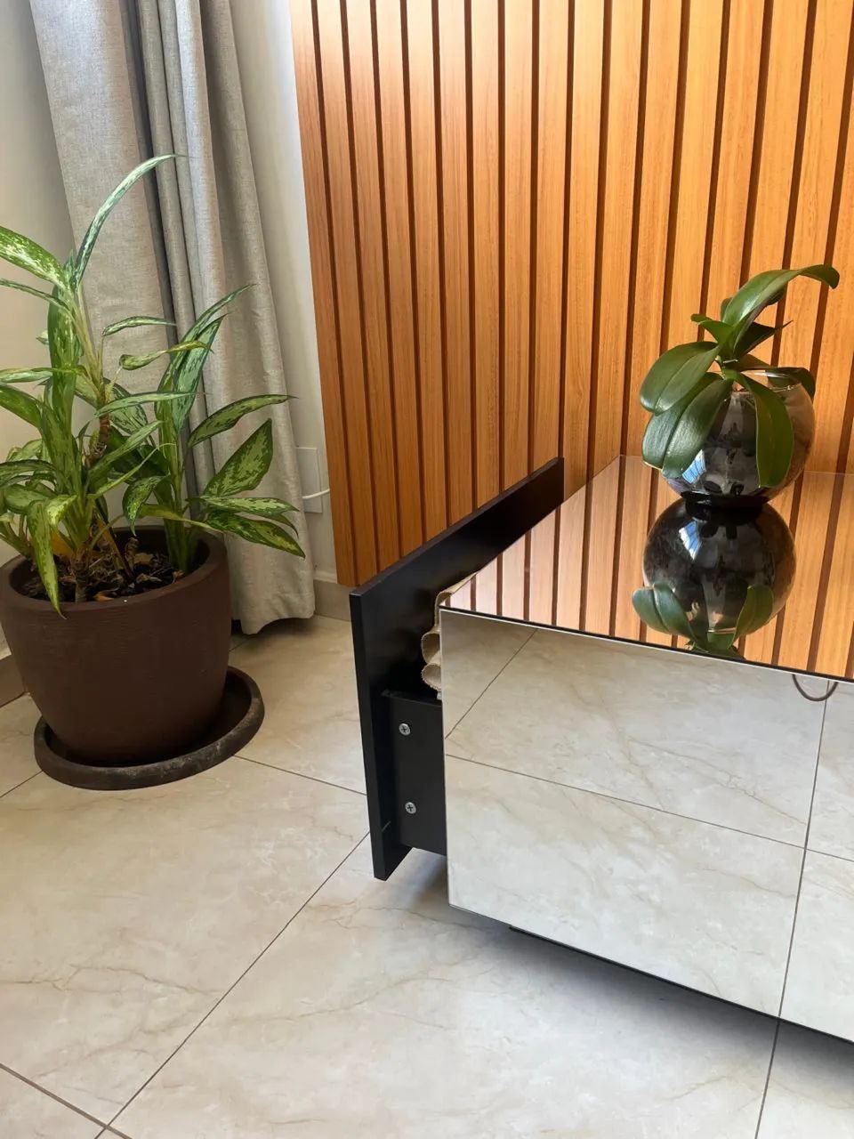 Mesa de centro espelhada com gavetas laterais  - Foto 2