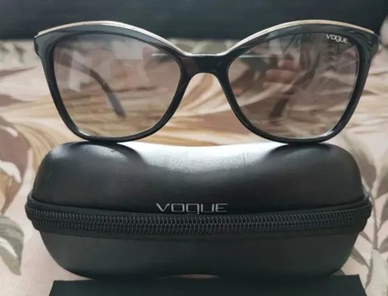 Óculos de Sol Feminino - VOGUE
