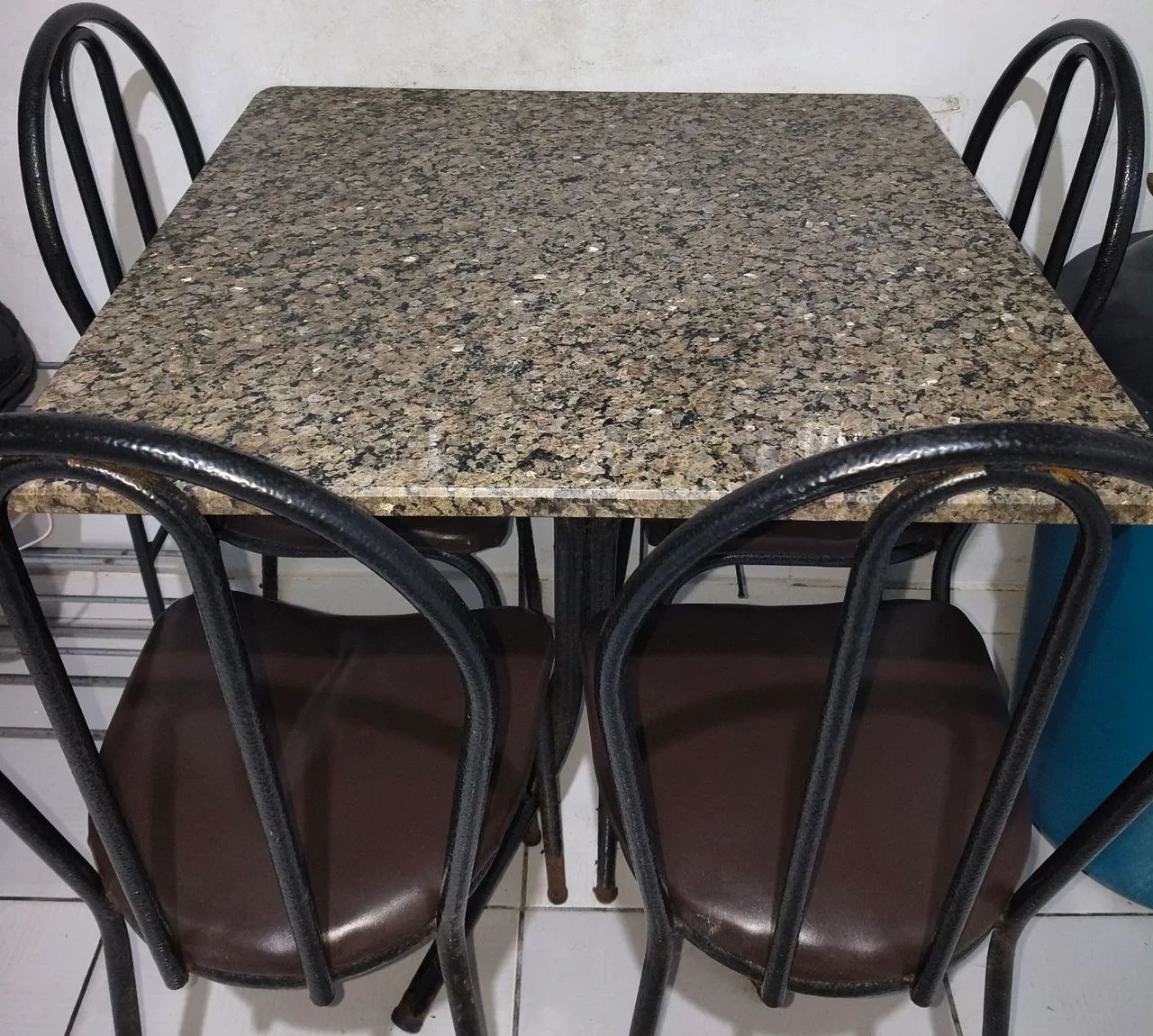 Vendo Mesa e cadeira 350,00 