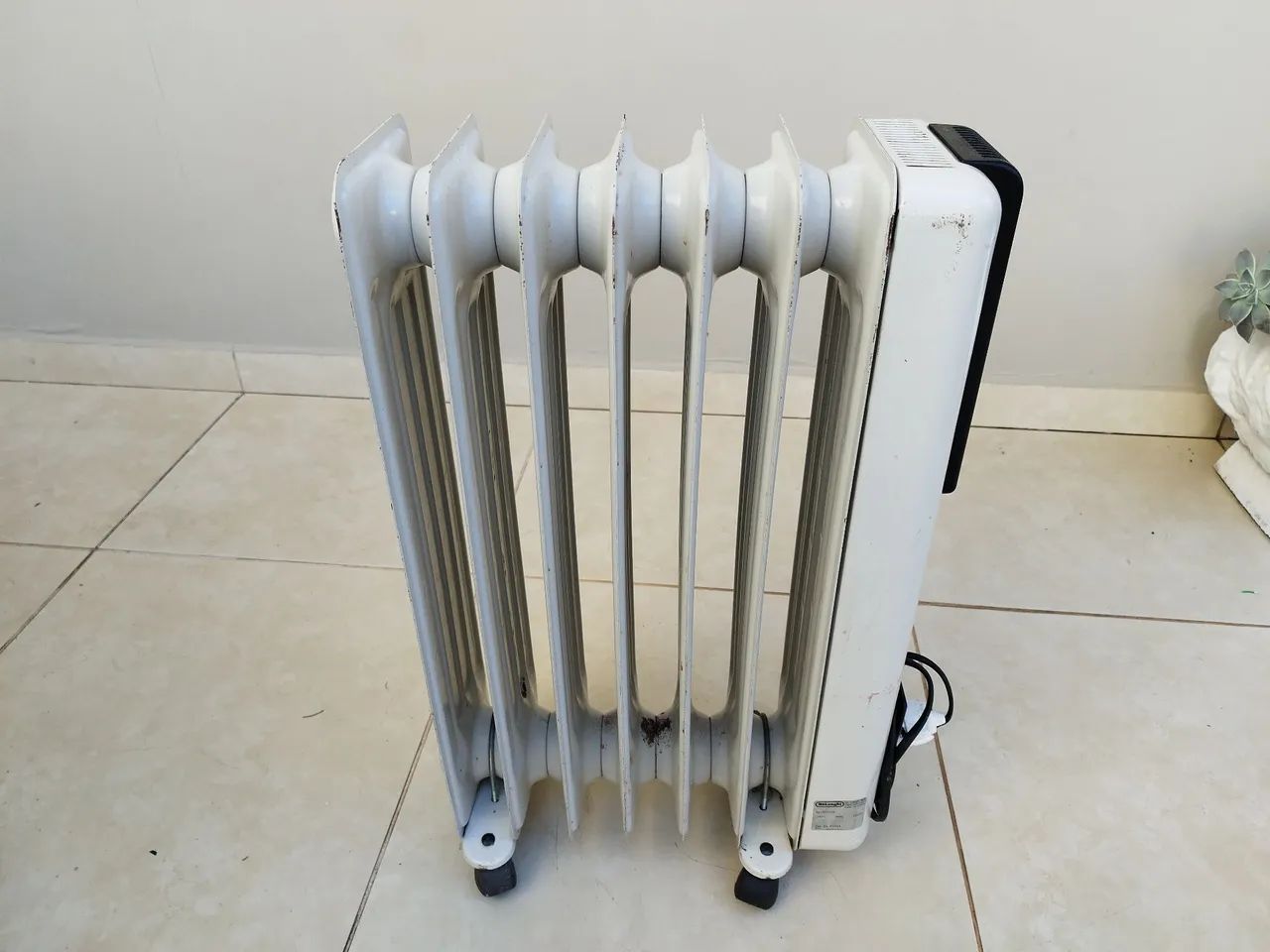 Aquecedor de ambientes de radiador a óleo Delongui 127 V 1.500W