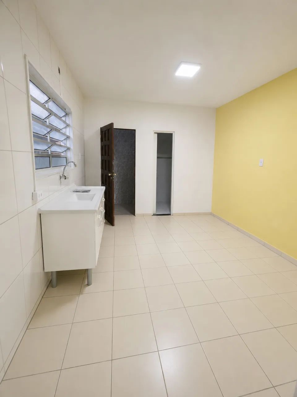 Aluga-se casa com 2 cômodos + banheiro  - Foto 2