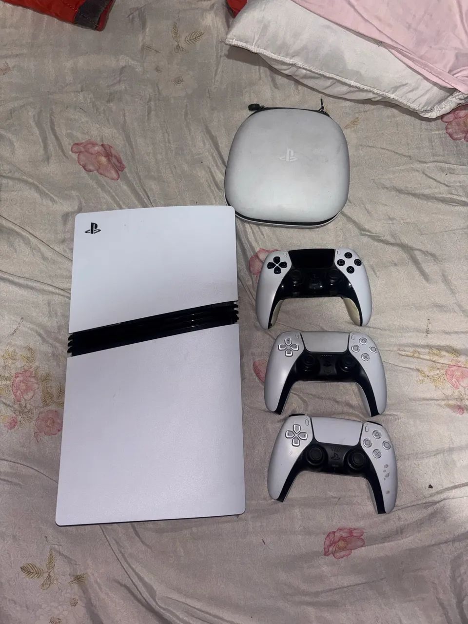 Ps5 pro com 2 controles + dualsense edge 