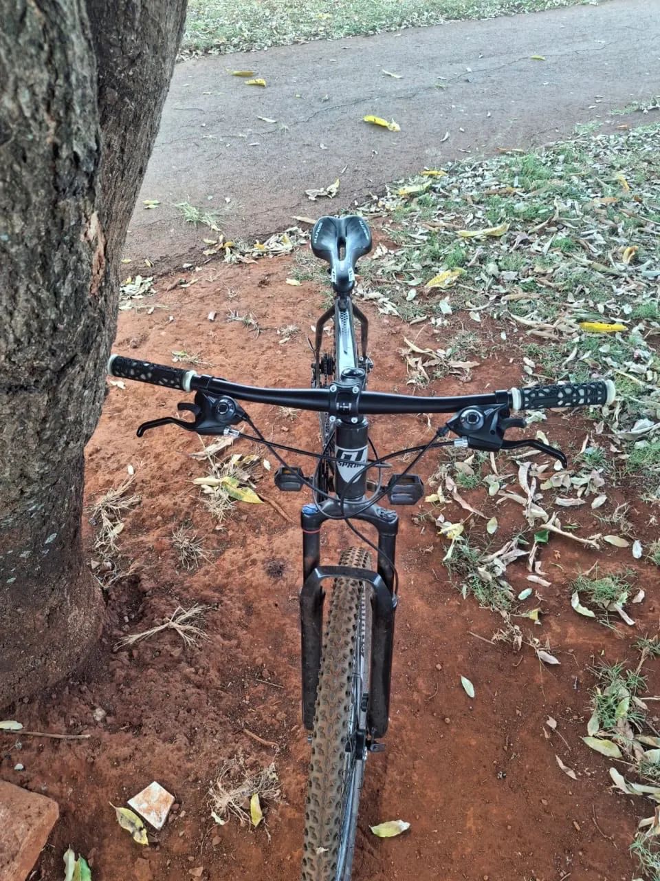 BICICLETA ARO 29 semi nova  - Foto 4