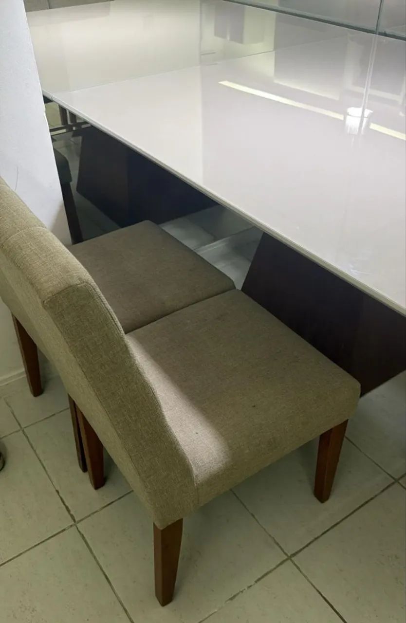 Mesa com 4 cadeiras em excelente estado - Foto 2