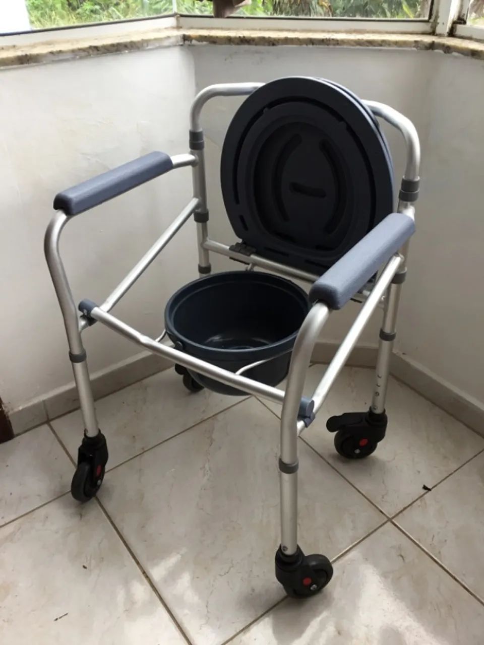 Cadeira de banho pouco usada
