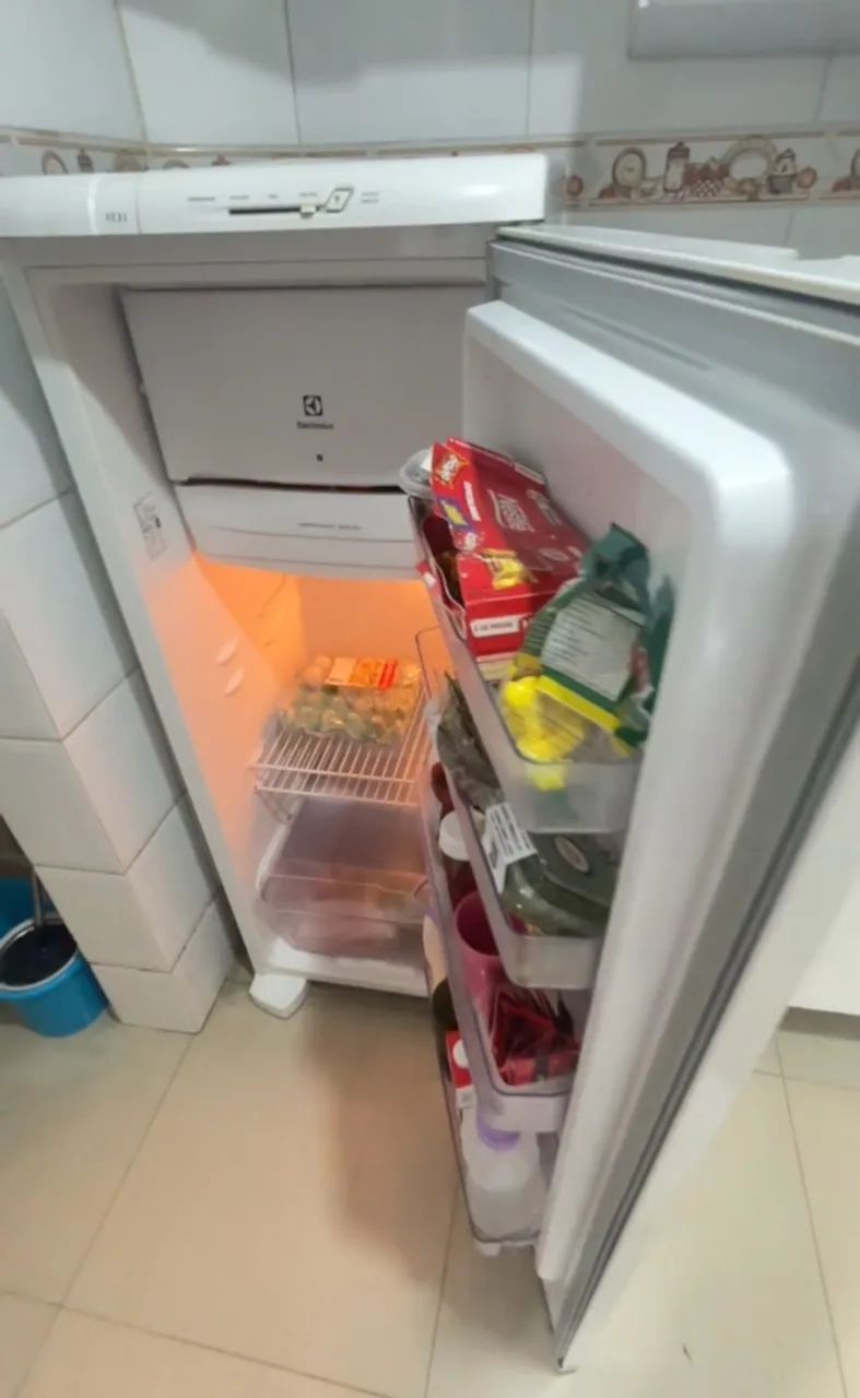 Geladeira Electrolux com degelo automático - Foto 2