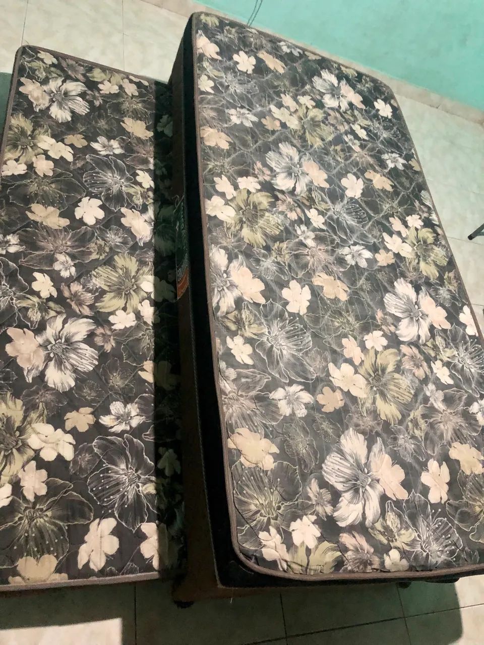 Vendo cama box solteiro 