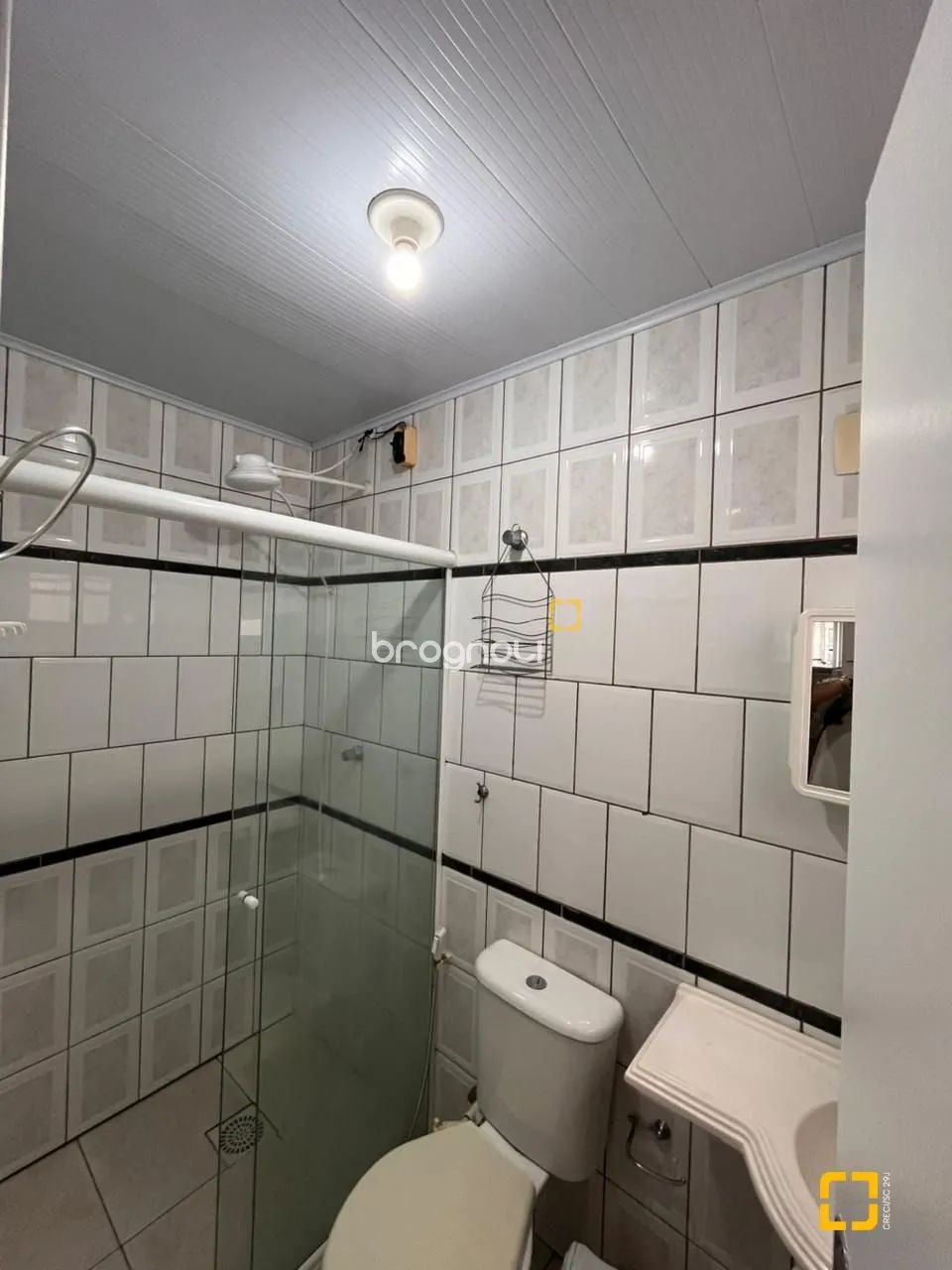 Casa na Carvoeira próximo a UFSC com 30 kitnets. - Foto 2